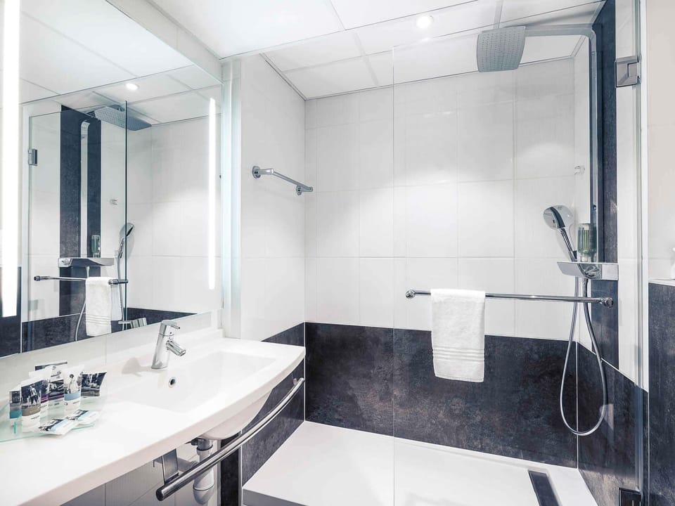 Privilege, Double Room, 1 Double Bed | Premium bedding, minibar, in-room safe, desk
