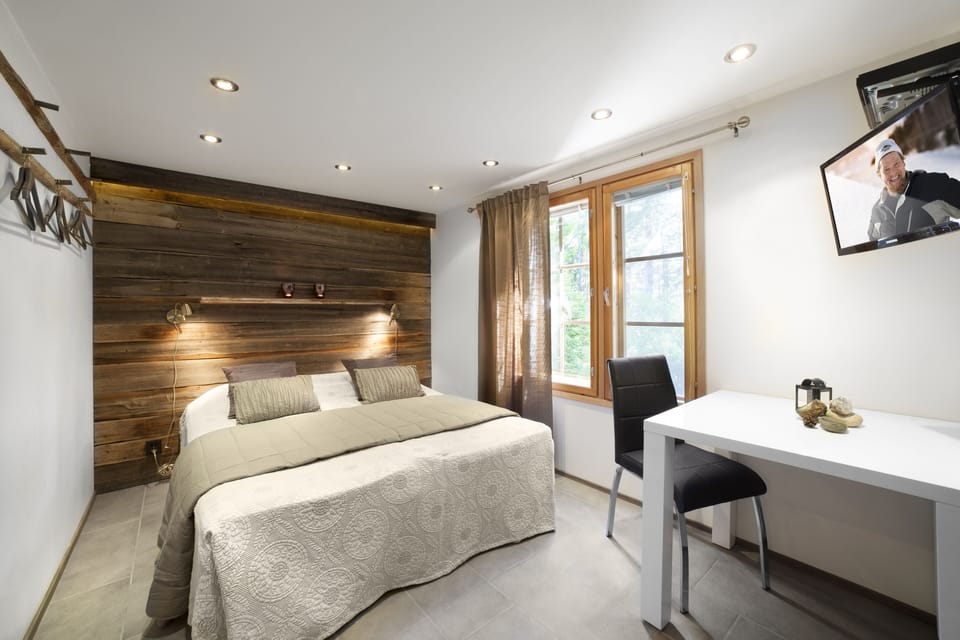 Prince Suite, sauna, no pets allowed | Egyptian cotton sheets, premium bedding, individually decorated