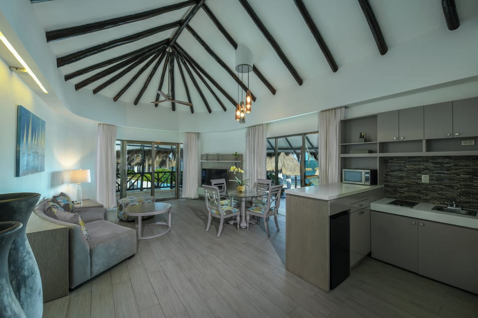 PRESIDENTIAL CASITA SUITE | 1 bedroom, in-room safe, desk, laptop workspace