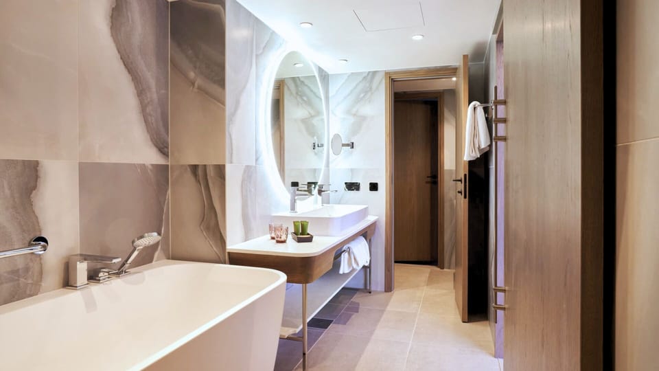 Suite, 1 King Bed, City View, Corner | Premium bedding, minibar, in-room safe, desk