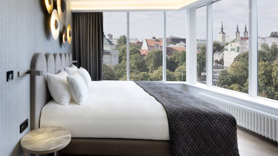 Suite, 1 King Bed, City View, Corner | Premium bedding, minibar, in-room safe, desk