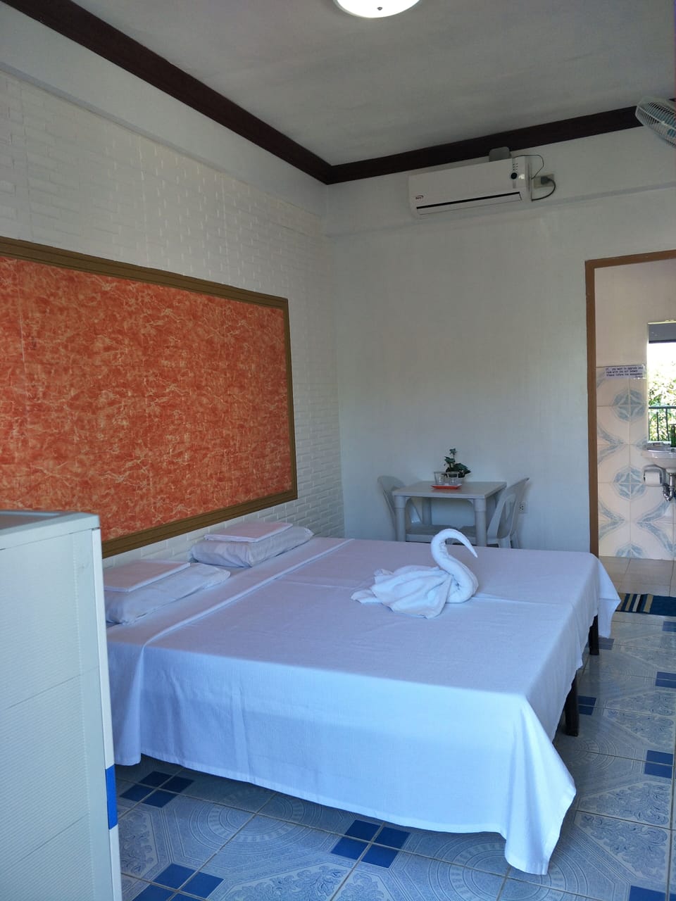 Deluxe Double Room with Shower | In-room safe, desk, iron/ironing board, free WiFi