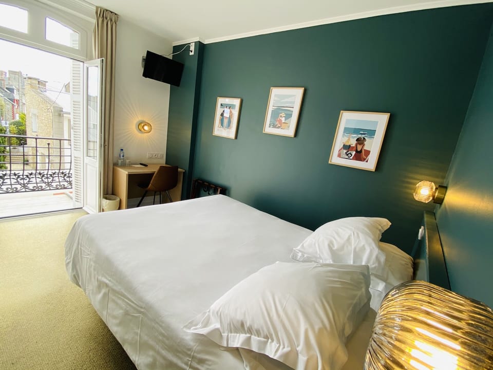 Standard Double Room | Premium bedding, desk, blackout drapes, soundproofing