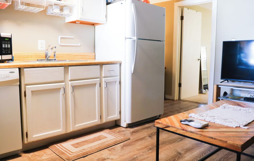 Deluxe Room | Private kitchen | Fridge