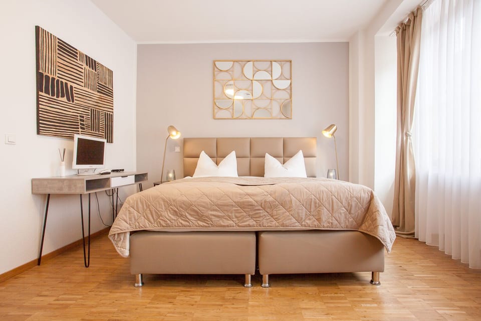 Deluxe Room, 1 Bedroom | Premium bedding, down comforters, desk, soundproofing