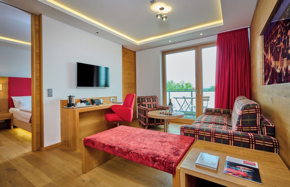 Suite | Premium bedding, in-room safe, desk, laptop workspace