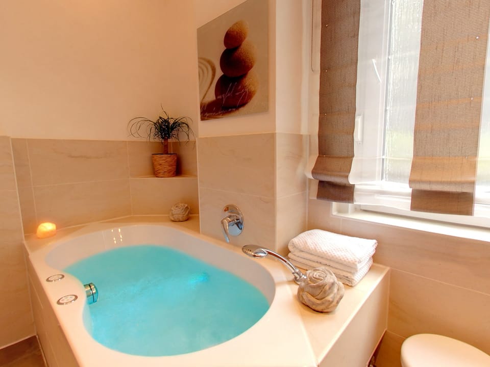  Suite 02 Muenchen | Jetted tub