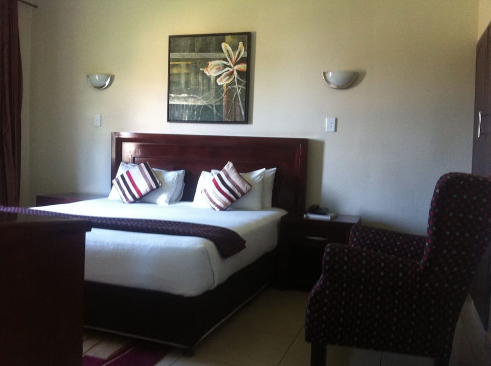 Presidential Suite, Garden View | In-room safe, desk, WiFi (free)