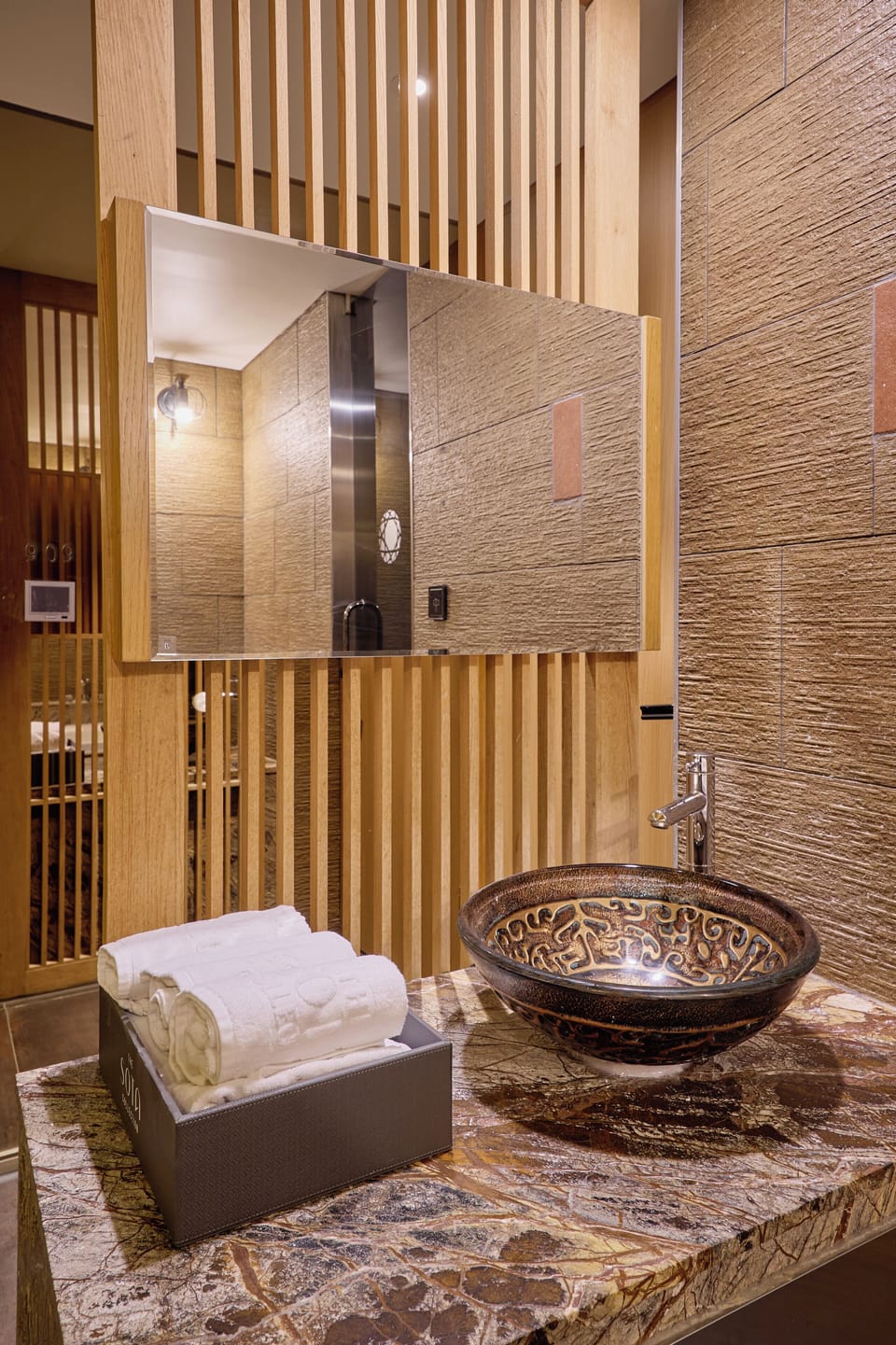 Spa Room | Bathroom | Combined shower/tub, hair dryer, bathrobes, slippers