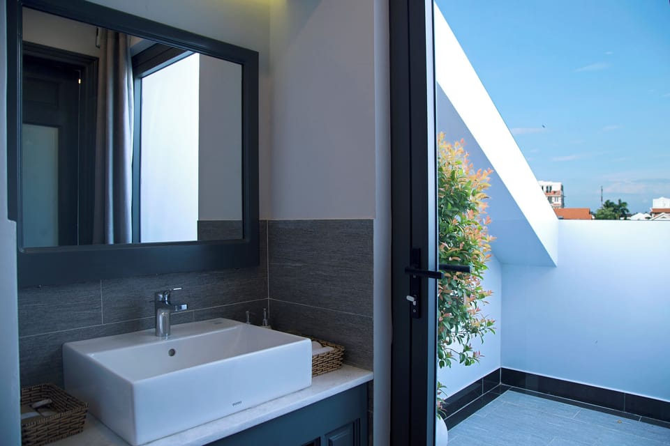 Superior Double Room | Bathroom | Free toiletries, hair dryer, bathrobes, slippers