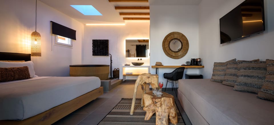Honeymoon Suite | In-room safe, individually decorated, individually furnished