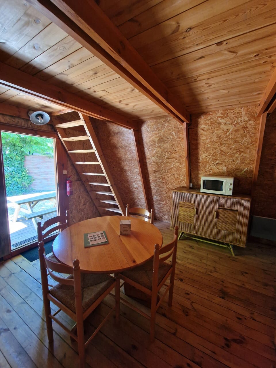 Cabin (Davy Crockett) | Living area