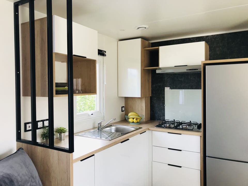 Mobile Home, 3 Bedrooms, Non Smoking | Private kitchen | Coffee/tea maker, electric kettle