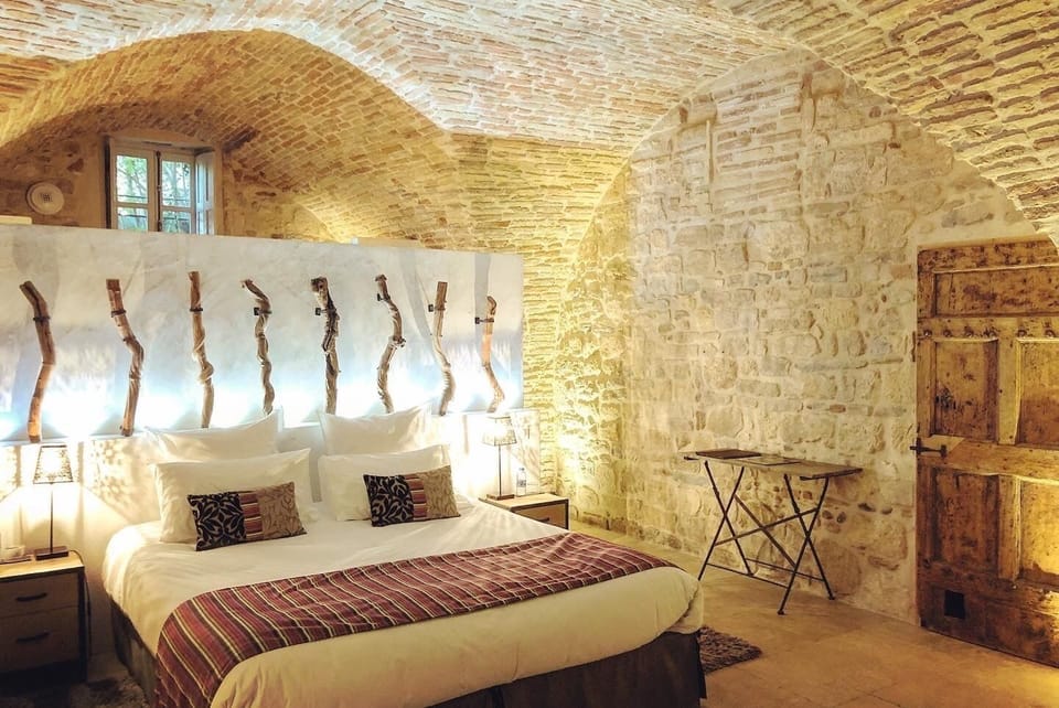 Premium bedding, memory foam beds, in-room safe, soundproofing