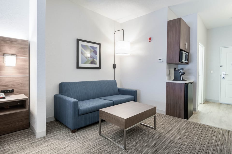 Premium bedding, in-room safe, individually furnished, desk