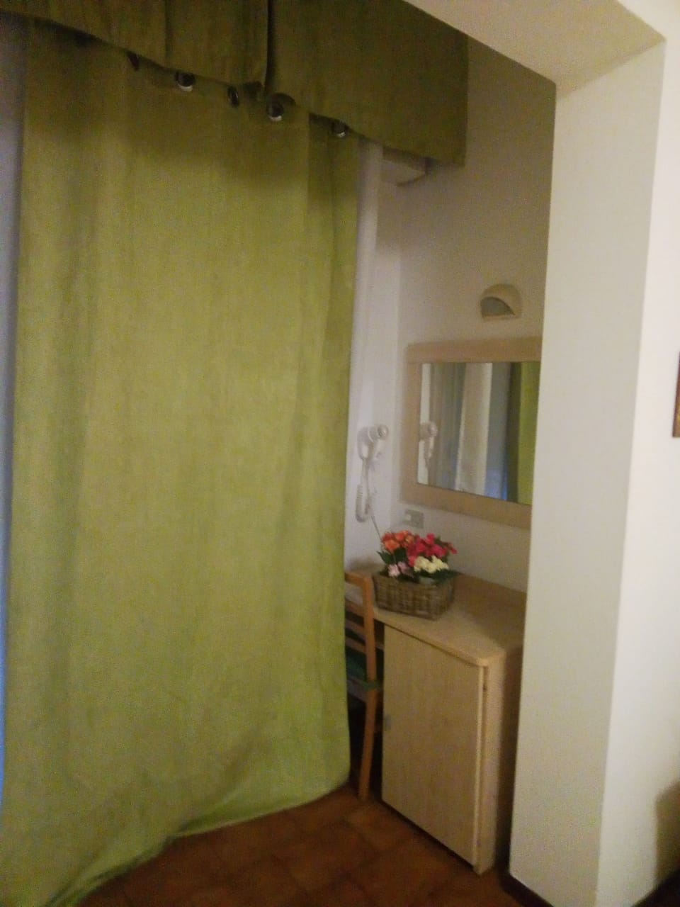 Premium bedding, in-room safe, desk, blackout drapes