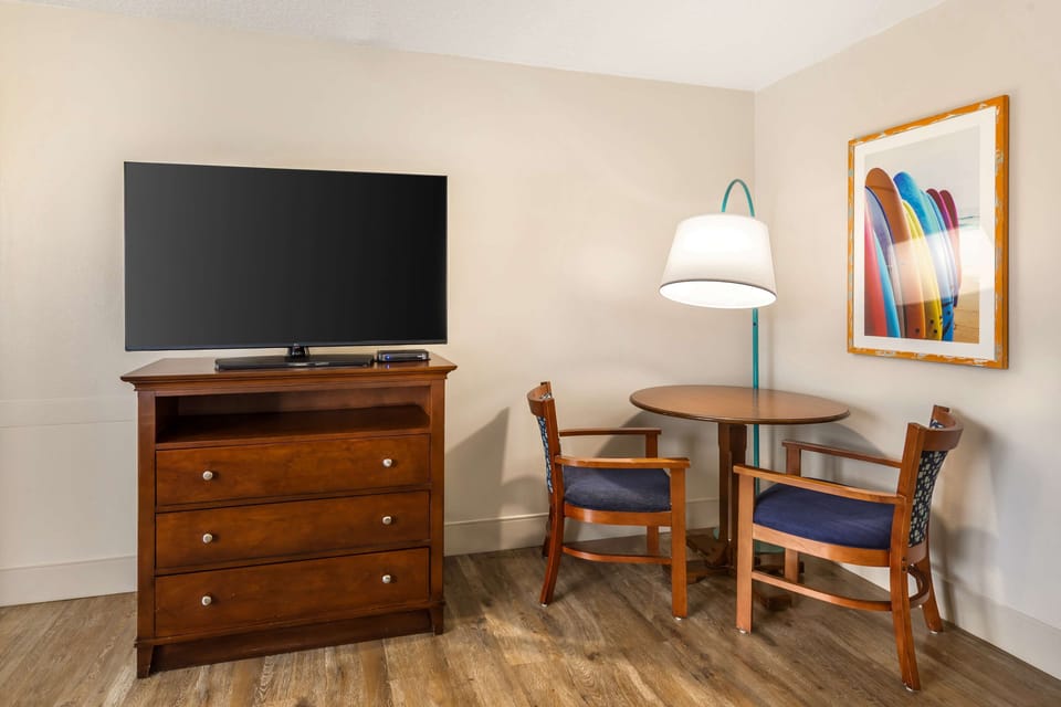 Pillowtop beds, desk, laptop workspace, blackout drapes