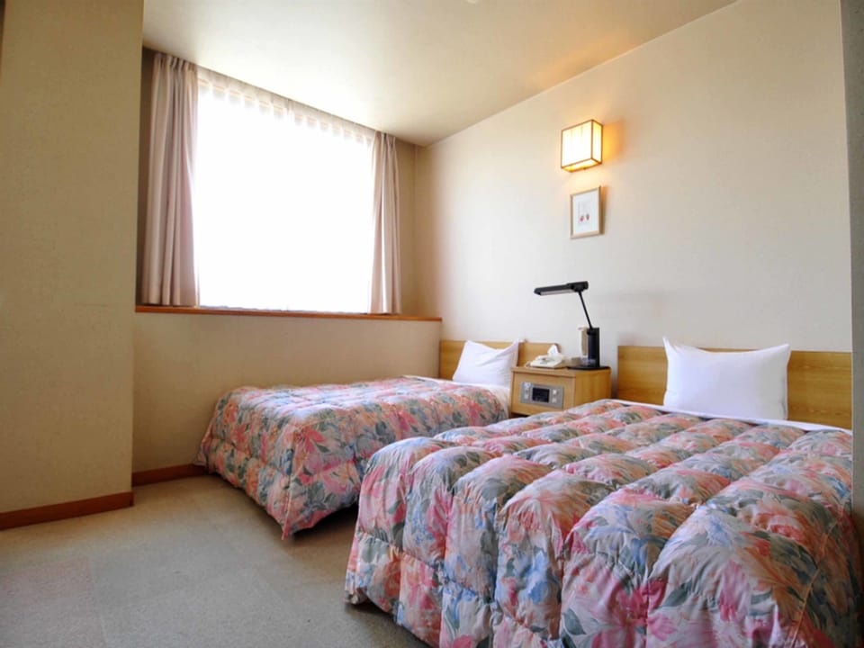 Japanese Annex Twin Room | Desk, WiFi (free), bed sheets