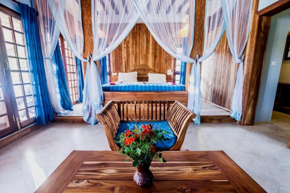 Pool Bungalow | In-room safe, individually furnished, desk, laptop workspace