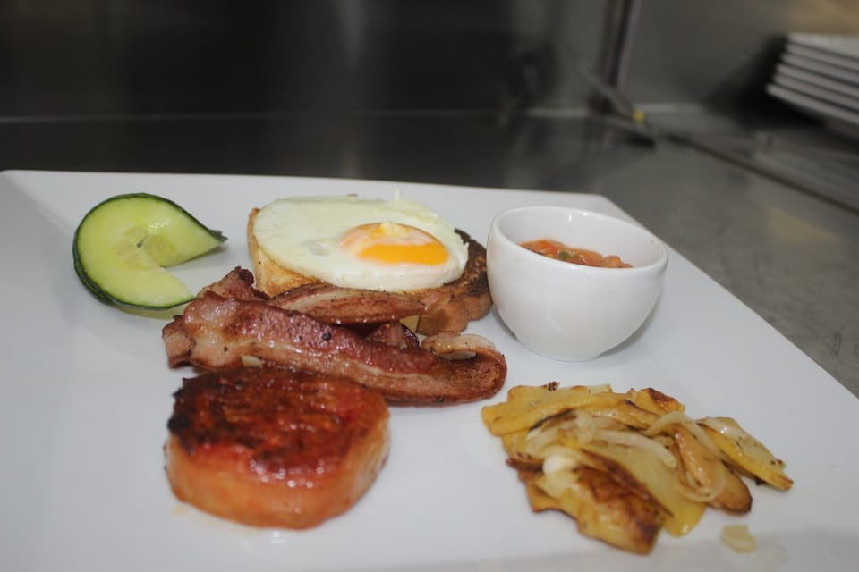 Daily full breakfast for a fee
