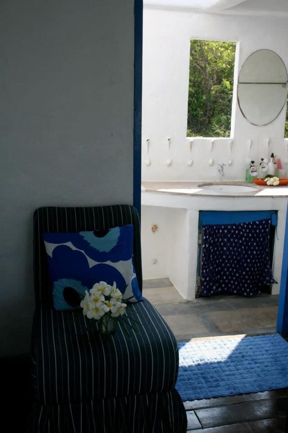 Beach Front | Bathroom | Shower, free toiletries, hair dryer, towels