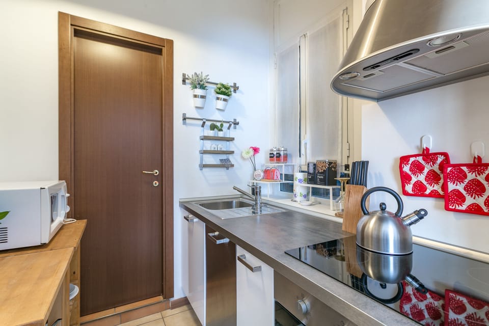Studio | Private kitchenette | Fridge, microwave, oven, stovetop