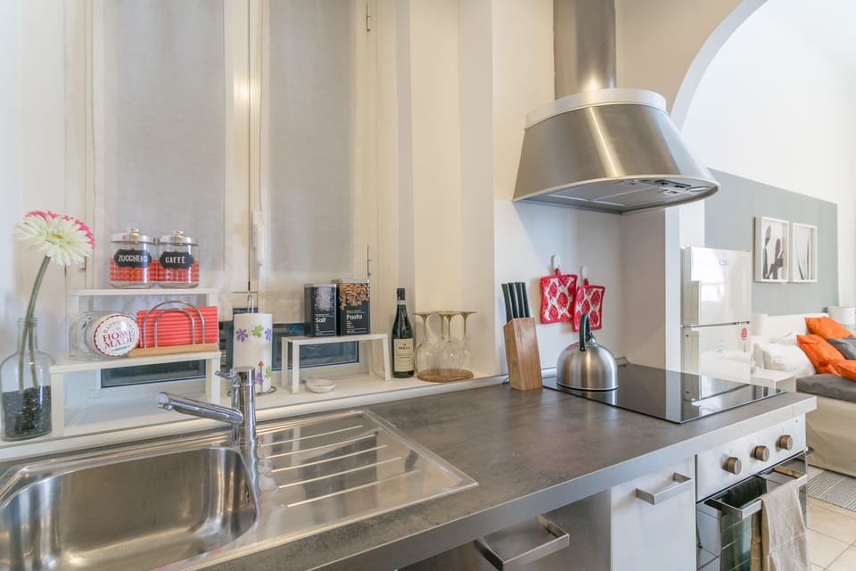 Studio | Private kitchenette | Fridge, microwave, oven, stovetop