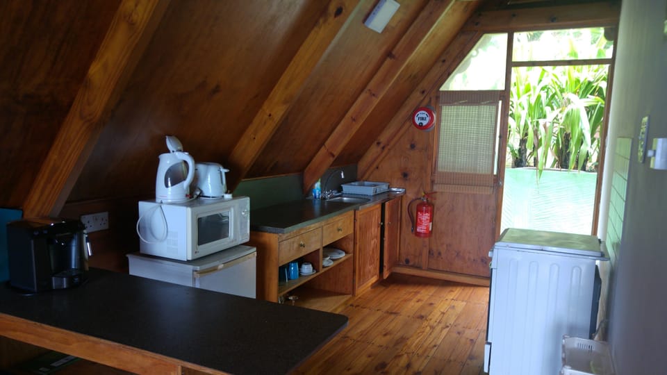 Chalet, Sea View | Private kitchen | Coffee/tea maker, fridge, microwave, stovetop