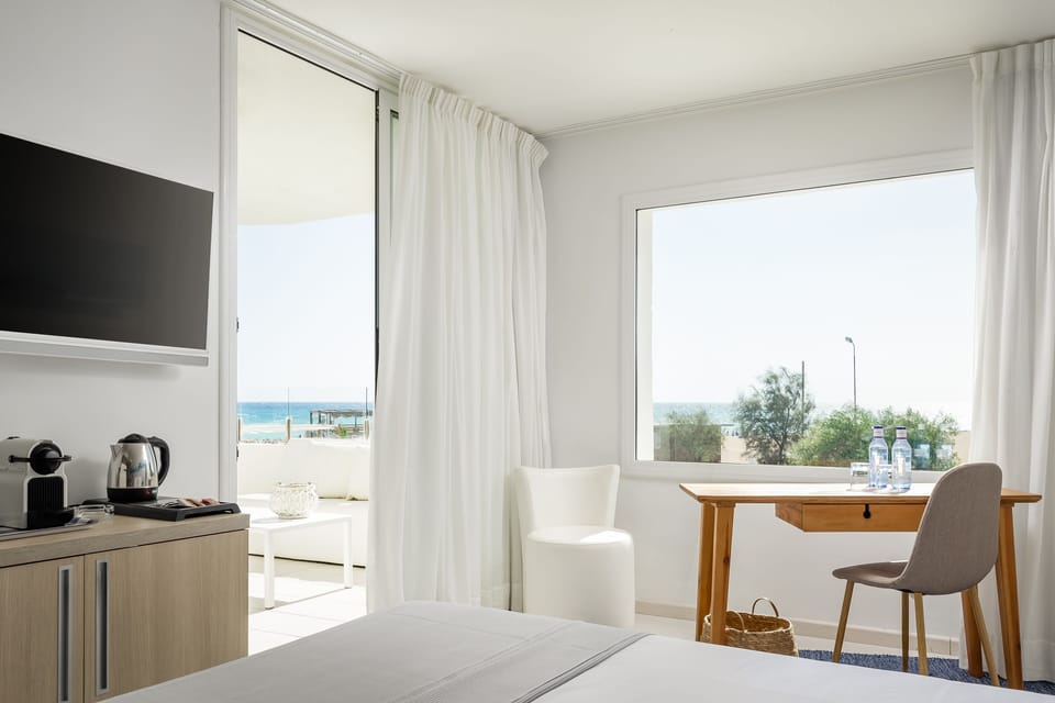 Junior Suite | In-room safe, soundproofing, free WiFi, bed sheets