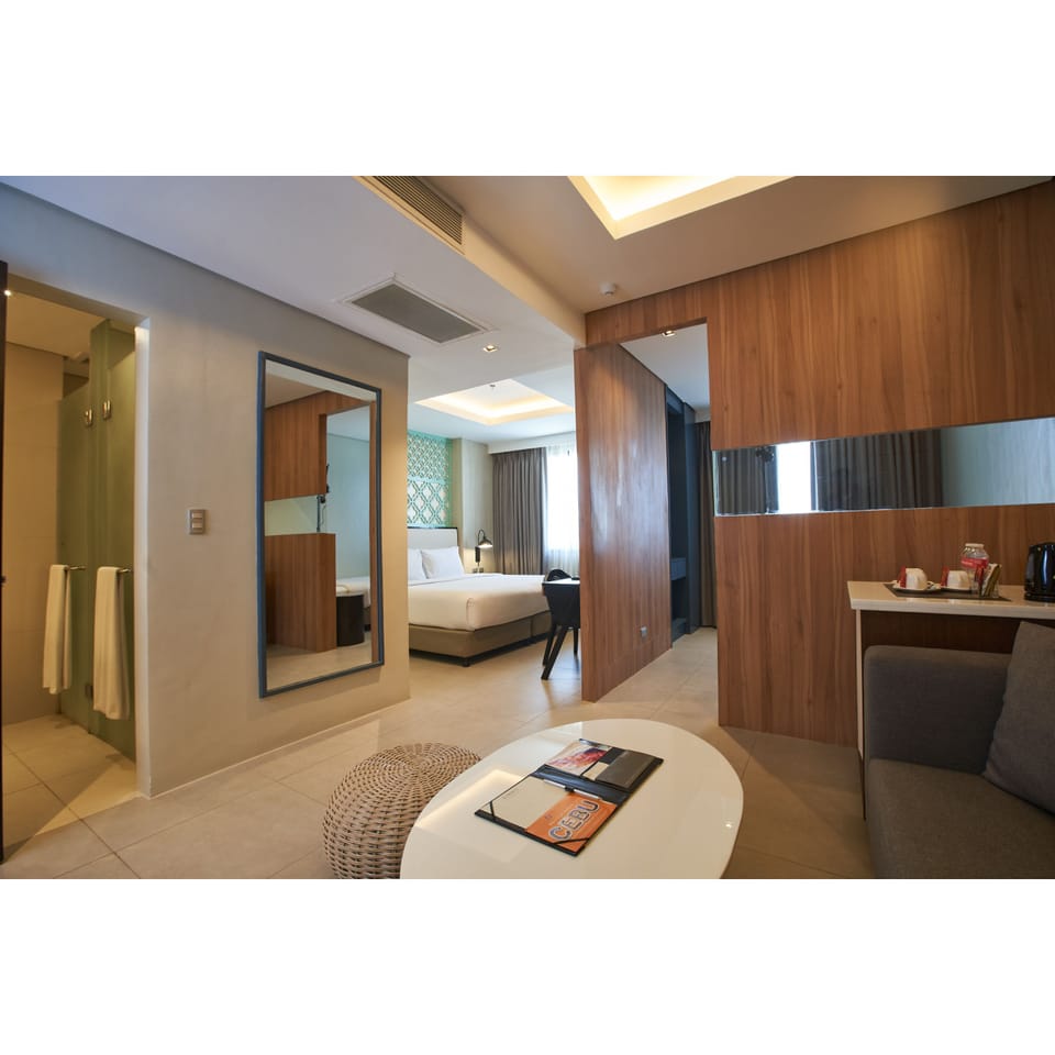 Family Suite | Living area | 42-inch LED TV with cable channels, TV