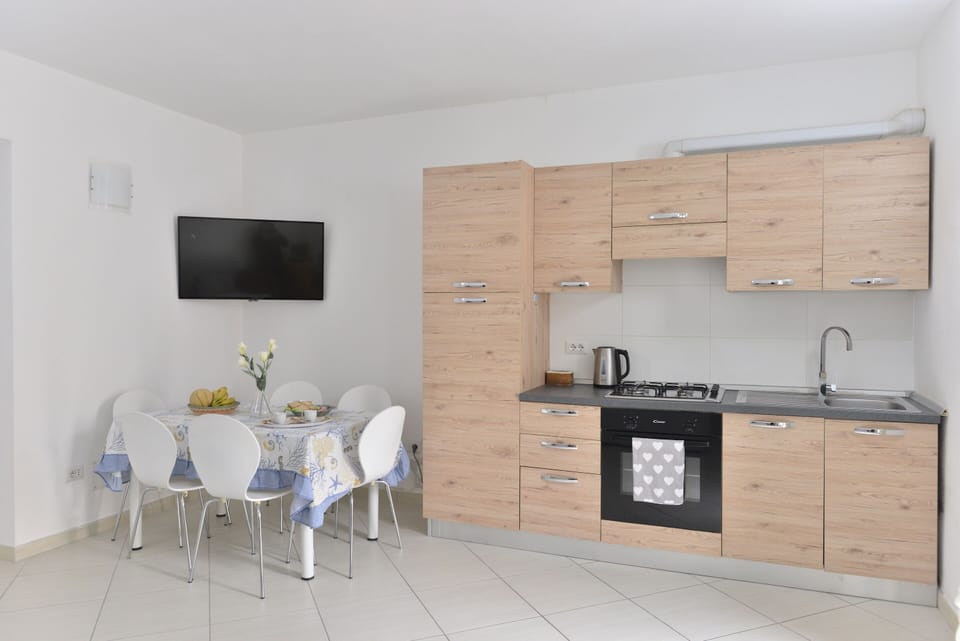 Apartment, Ground Floor | Private kitchen | Full-size fridge, microwave, oven, stovetop