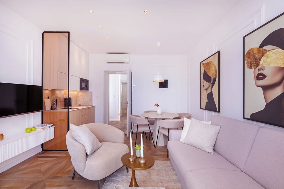 Deluxe Suite, Balcony, Sea View | Living area | Flat-screen TV
