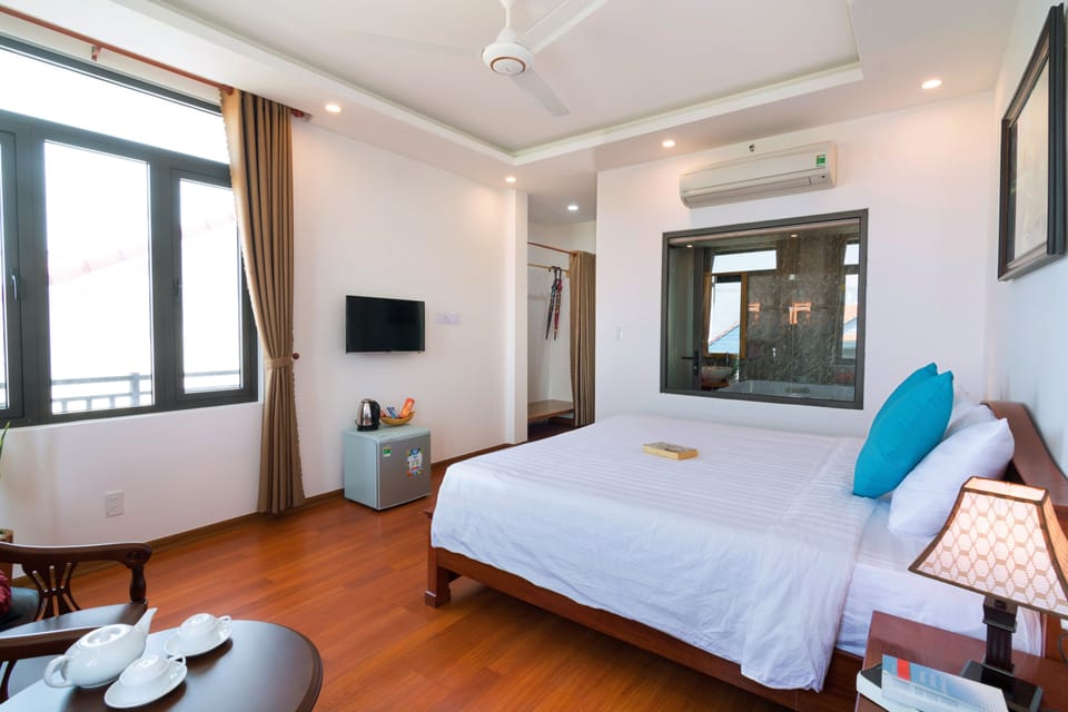 Deluxe Double Room, 1 Queen Bed, Balcony | Minibar, in-room safe, desk, laptop workspace
