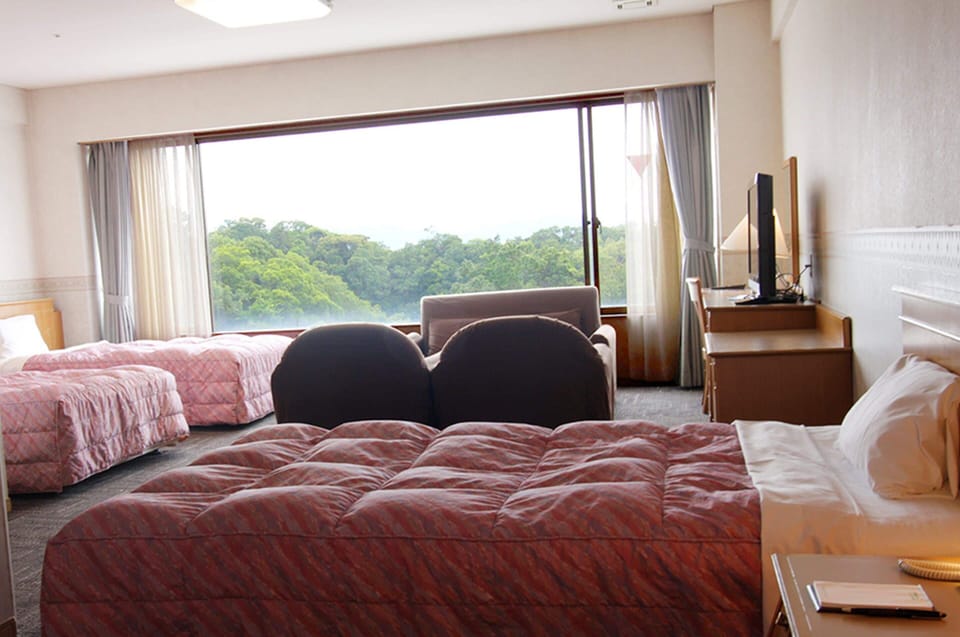 Deluxe Room, Non Smoking (North Wing) | In-room safe, individually decorated, individually furnished, desk