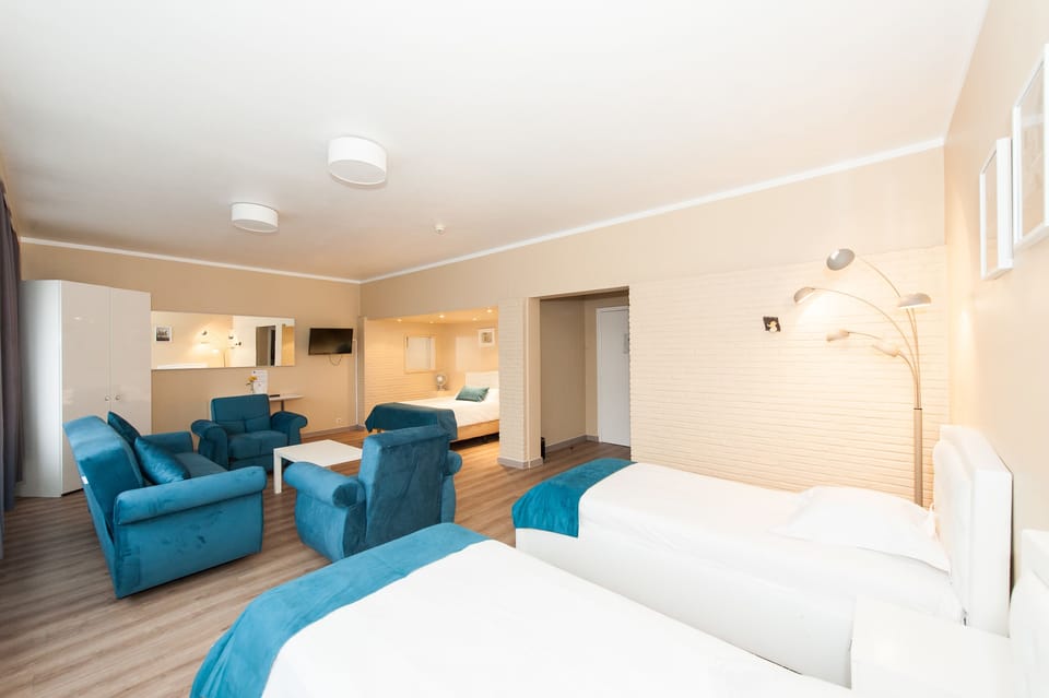 Comfort Quadruple Room | Desk, free WiFi, bed sheets