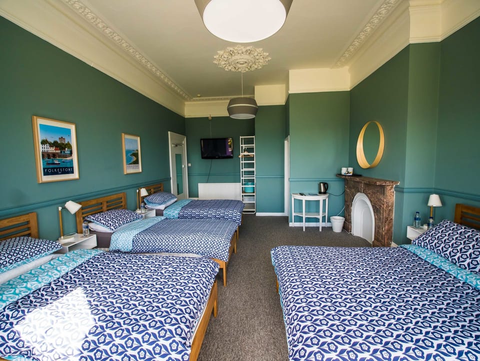 Family Room, Ensuite, Sea View | Iron/ironing board, cribs/infant beds, rollaway beds, free WiFi