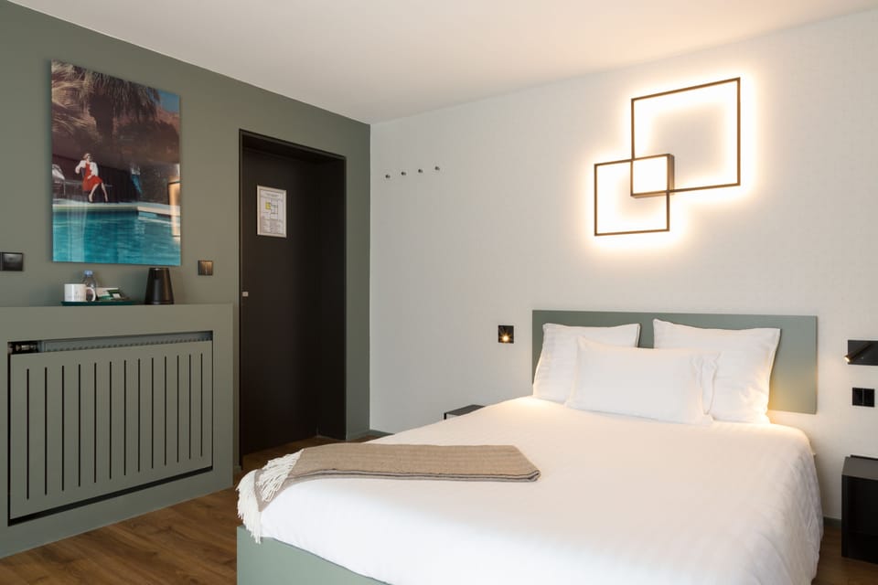 In-room safe, desk, blackout drapes, soundproofing