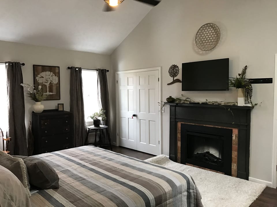 Studio Suite | Premium bedding, desk, free WiFi, bed sheets