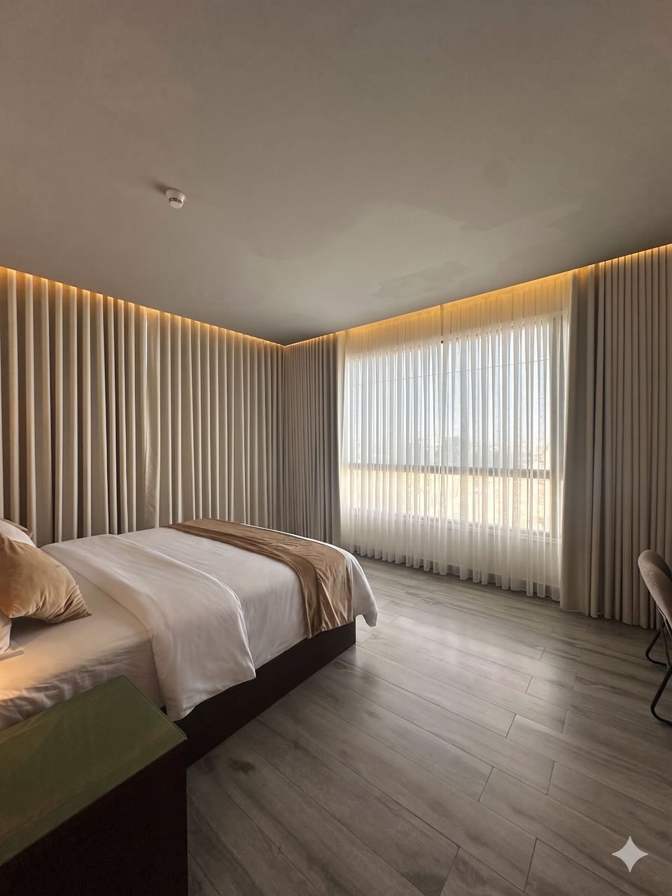 Egyptian cotton sheets, premium bedding, minibar, in-room safe