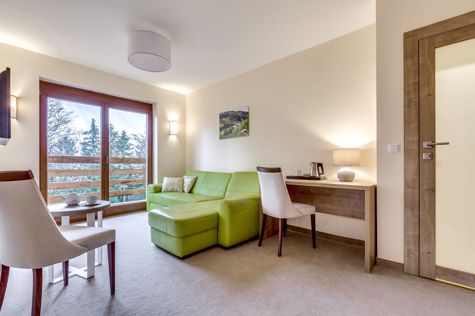Family Studio Suite, 2 Bedrooms | In-room safe, desk, iron/ironing board, cribs/infant beds
