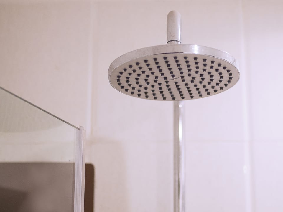 Shower, rainfall showerhead, free toiletries, slippers