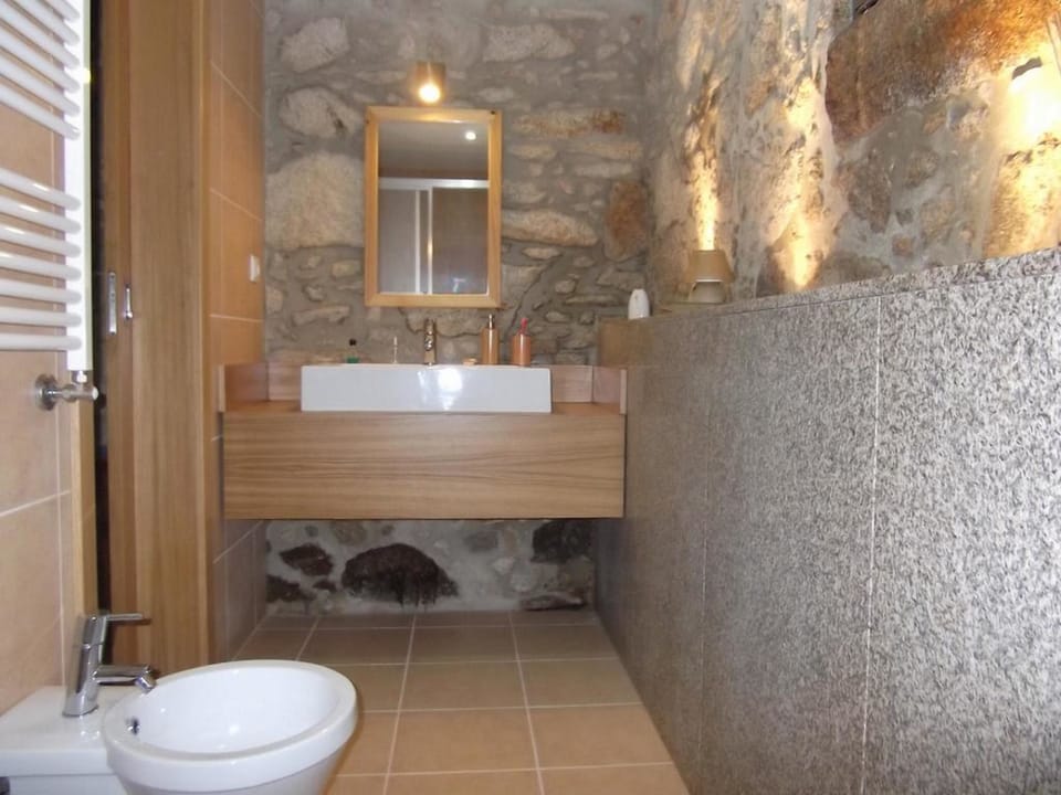 Apartment, 1 Bedroom | Bathroom | Shower, towels