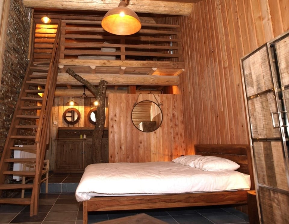 1 bedroom, individually decorated, individually furnished