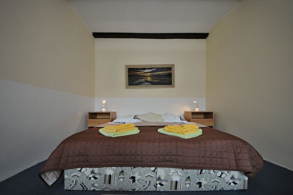 Basic Apartment, Kitchenette (Room 3) | Desk, iron/ironing board, free WiFi