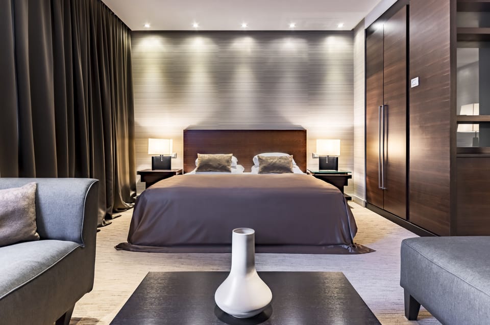 Premium Room, Hot Tub | Minibar, in-room safe, desk, soundproofing