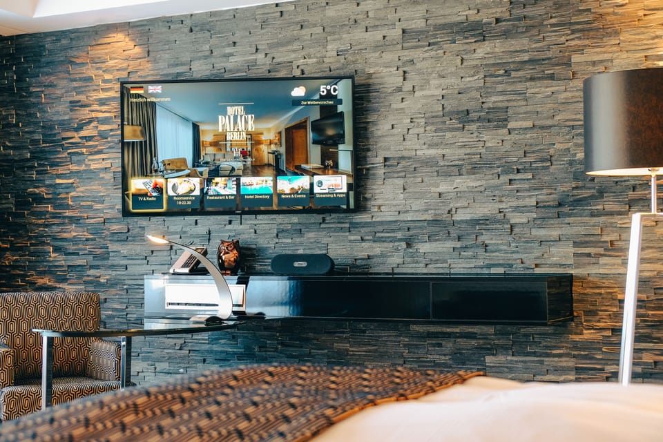 Club Suite, Club Lounge Access | Premium bedding, down comforters, memory foam beds, in-room safe