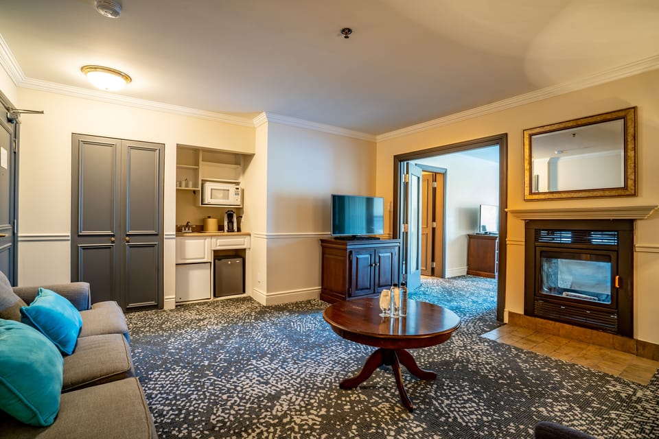 Junior Suite | Living area | Flat-screen TV