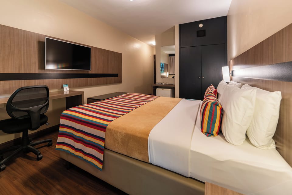 Deluxe Room | Minibar, individually decorated, blackout drapes, free WiFi