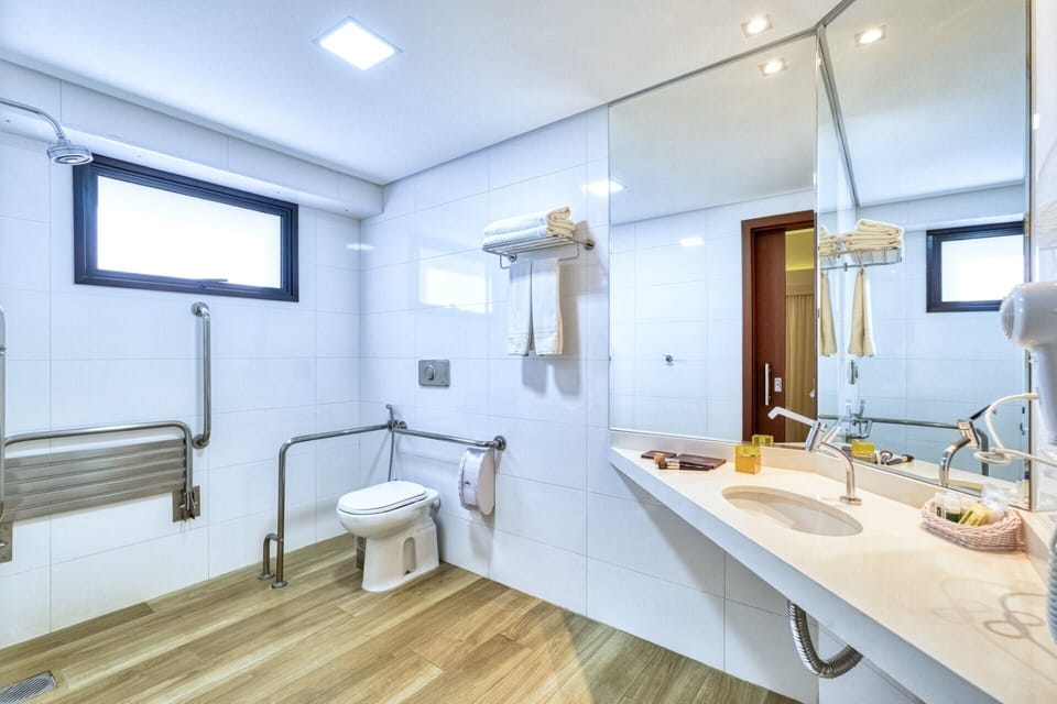 Superior Luxury PwD Disability Access - 1 Queen Bed | Bathroom | Free toiletries, hair dryer, towels