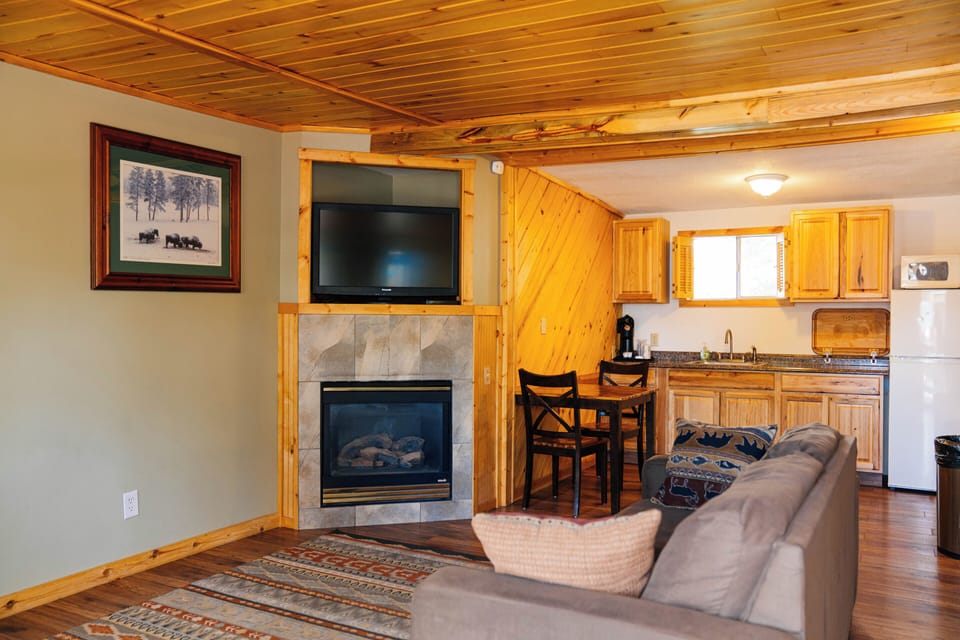Deluxe Queen Cottage | Living area | LED TV